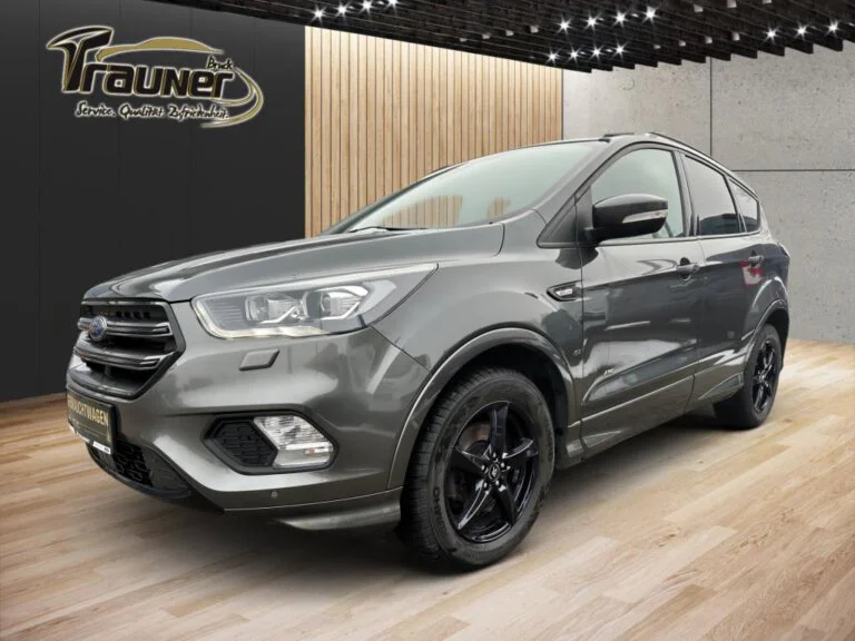 Ford Kuga TDCi ST-Line in Grau, moderne Ausstattung, hochwertige Felgen im Trauner Autohaus.