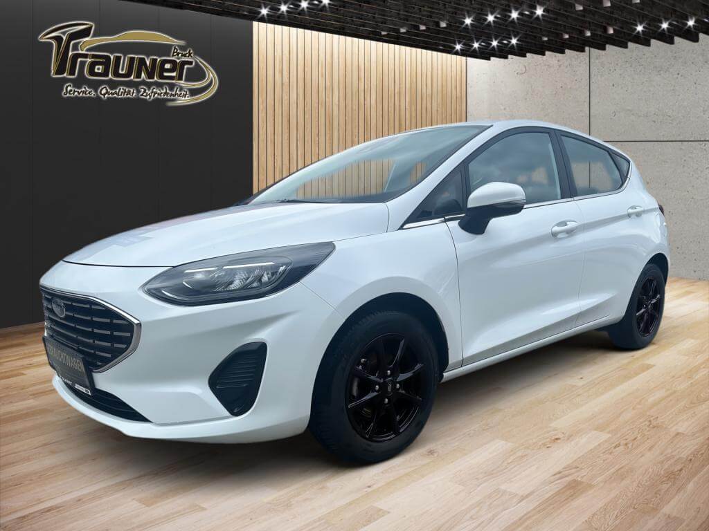 Weißer Ford Fiesta Titanium 5-türig im Autohaus Trauner in Bruck mit Gebrauchtwagenservice